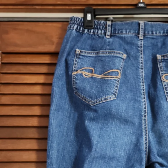 JMCollection Denim, Women's Sz 10S, Blue, 1 Pocket on L, 2 Pockets on R, 2 Back - Picture 5 of 10